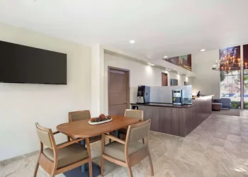 Best Western Plus Black Oak hotel thumbnail 4