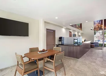 Best Western Plus Black Oak hotel thumbnail 4