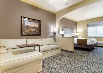 Best Western Plus Crown Colony Inn & Suites hotel thumbnail 4