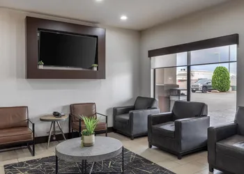 Best Western Plus Denton Inn & Suites hotel thumbnail 2