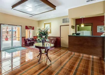 Econo Lodge Inn & Suites Eagle Pass hotel thumbnail 2