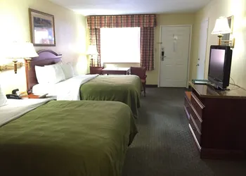 Econo Lodge Inn & Suites Eagle Pass hotel thumbnail 7
