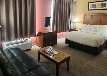Best Western Plus Hannaford Inn & Suites hotel thumbnail 8