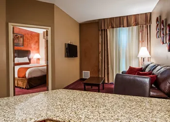 Best Western Plus Hannaford Inn & Suites hotel thumbnail 6