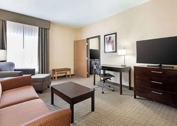 Best Western Plus Howe Inn hotel thumbnail 6