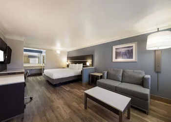 Best Western Inn & Suites Lemoore hotel thumbnail 8
