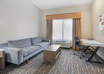 Best Western Plus Peppertree Inn At Omak hotel thumbnail 4