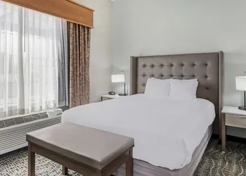 Best Western Plus Peppertree Inn At Omak hotel thumbnail 7