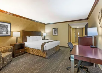 Best Western Plus Raton Hotel hotel thumbnail 8