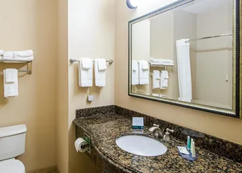 Quality Inn & Suites Robstown hotel thumbnail 7