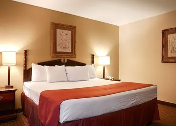 Quality Inn & Suites Carthage near Precious Moments Chapel hotel thumbnail 8
