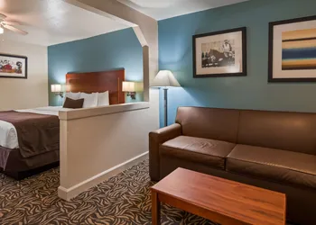 Best Western Regency Inn & Suites hotel thumbnail 4