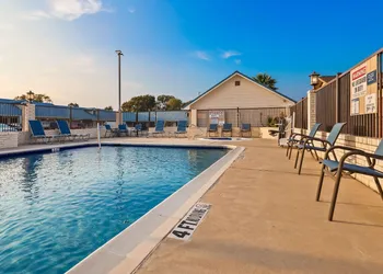 Best Western Regency Inn & Suites hotel thumbnail 8