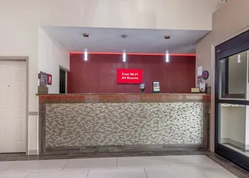 Red Roof Inn & Suites Clinton, MS hotel thumbnail 4