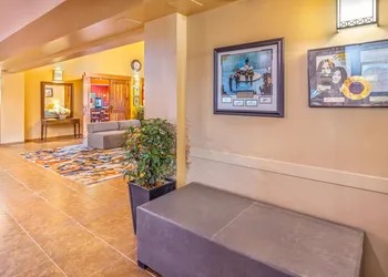 Quality Inn & Suites hotel thumbnail 4
