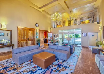 Quality Inn & Suites hotel thumbnail 6