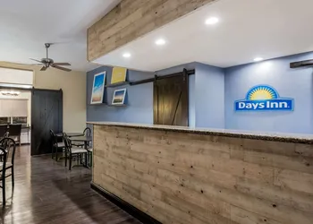 Days Inn & Suites by Wyndham Lodi hotel thumbnail 3