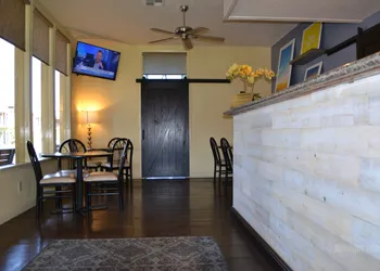 Days Inn & Suites by Wyndham Lodi hotel thumbnail 4