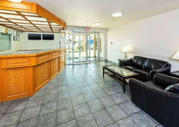 Rodeway Inn hotel thumbnail 4