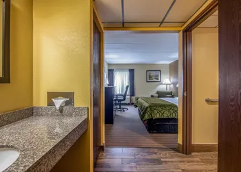Quality Inn Tully I-81 hotel thumbnail 6