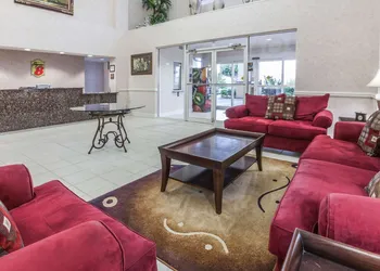 Super 8 by Wyndham Hillsboro TX hotel thumbnail 3