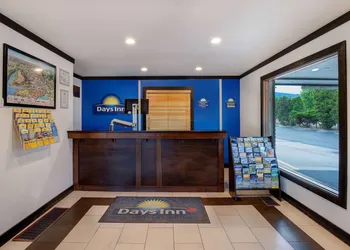 Days Inn by Wyndham Vernon hotel thumbnail 2