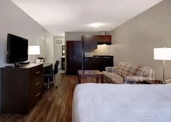 Days Inn by Wyndham Vernon hotel thumbnail 4