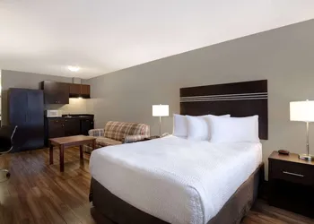 Days Inn by Wyndham Vernon hotel thumbnail 5