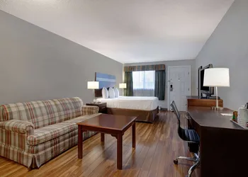 Days Inn by Wyndham Vernon hotel thumbnail 6