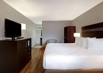 Days Inn by Wyndham Vernon hotel thumbnail 7