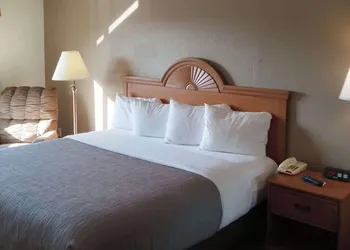 Quality Inn Huntington University Area hotel thumbnail 3
