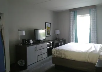 La Quinta Inn & Suites by Wyndham Jamestown hotel thumbnail 8