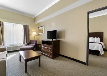 Best Western Plus Grapevine Inn hotel thumbnail 6