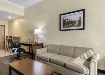 Best Western Plus Grapevine Inn hotel thumbnail 7