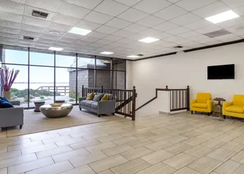 Best Western Plus Lake Front Hotel hotel thumbnail 2