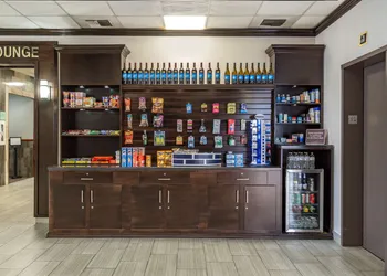 Best Western Plus Lake Front Hotel hotel thumbnail 3