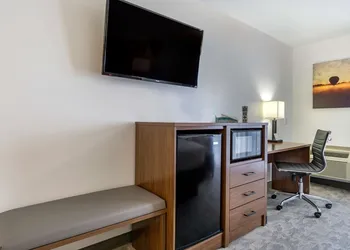 Best Western Plus Lake Front Hotel hotel thumbnail 7