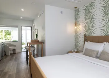 Pines & Palms Resort hotel thumbnail 6