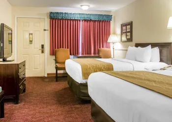 Comfort Inn Lakeside hotel thumbnail 5