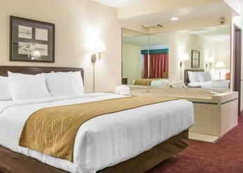 Comfort Inn Lakeside hotel thumbnail 7