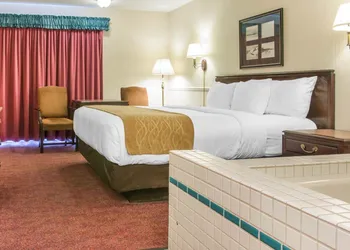 Comfort Inn Lakeside hotel thumbnail 8