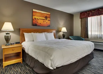 EverSpring Inn & Suites hotel thumbnail 6