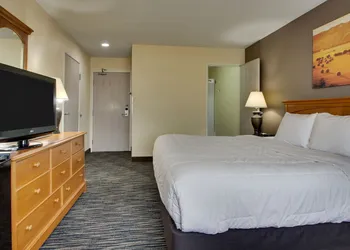 EverSpring Inn & Suites hotel thumbnail 8