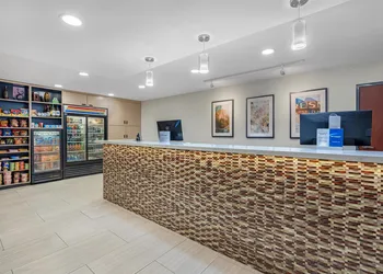 Best Western Plus Fresno Airport Hotel hotel thumbnail 2