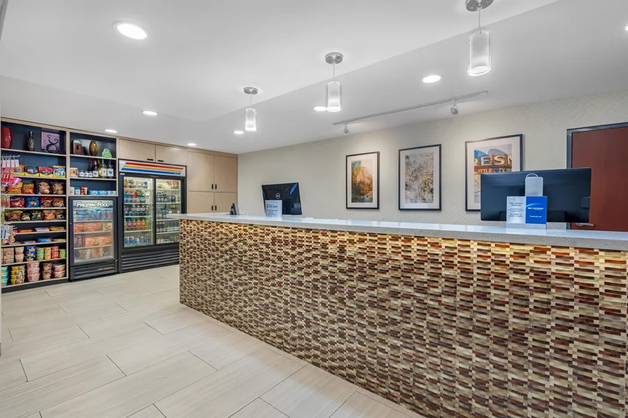 Best Western Plus Fresno Airport Hotel hotel detail image 2