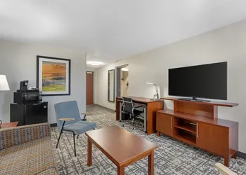 Best Western Plus Fresno Airport Hotel hotel thumbnail 7