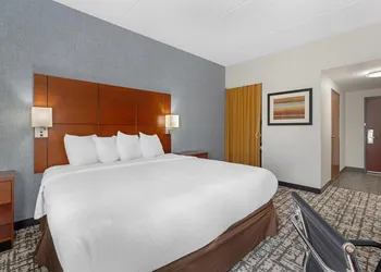 Best Western Plus Fresno Airport Hotel hotel thumbnail 8
