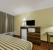 Econo Lodge Inn & Suites Triadelphia - Wheeling hotel detail image 7