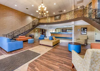Econo Lodge Inn & Suites Triadelphia - Wheeling hotel thumbnail 3