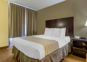 Econo Lodge Inn & Suites Triadelphia - Wheeling hotel thumbnail 5